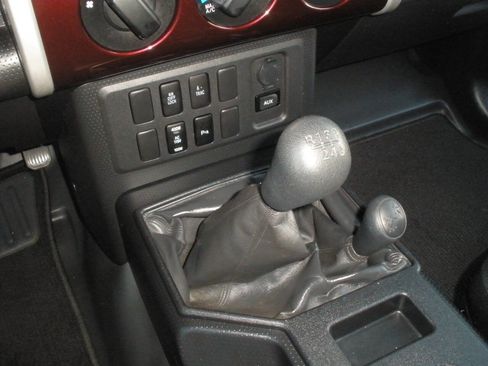 Used 2007 Toyota FJ Cruiser Base 4dr SUV 4WD (4L V6 6M) image 39