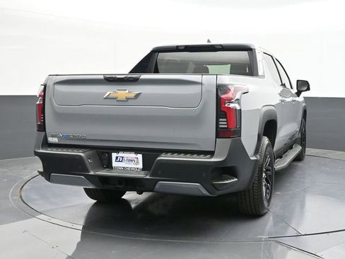 New 2025 Chevrolet Silverado EV LT image 13