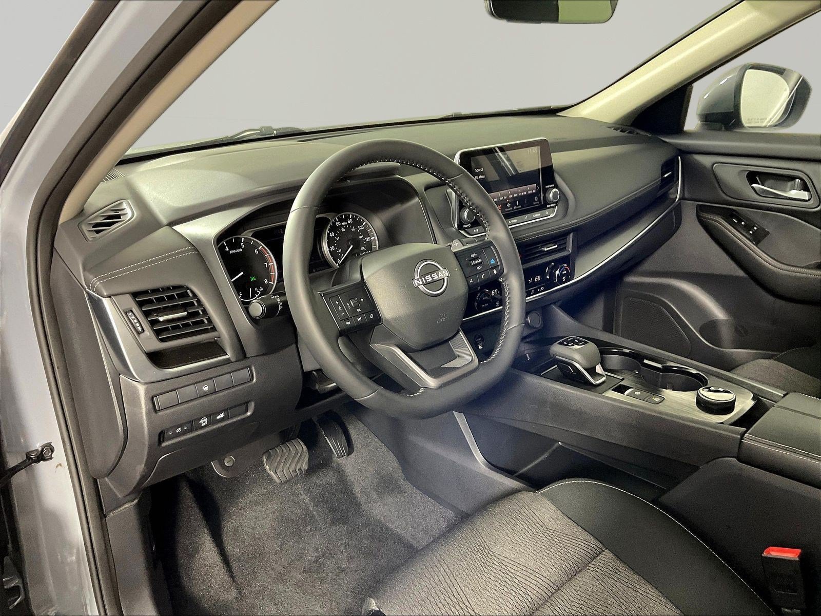 Used 2026 Nissan Rogue SV AWD/4WD image 17