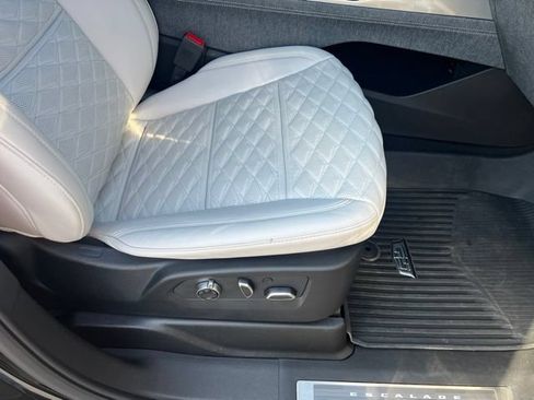 Used 2025 Cadillac Escalade Sport Platinum w/ LPO, Floor Liner Package AWD/4WD image 16