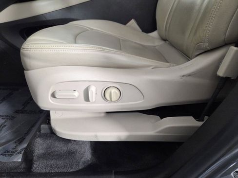 Used 2019 Buick Enclave Essence image 13