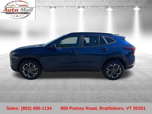 Used 2024 Chevrolet Trax LT w/ Driver Confidence Package FWD image 2