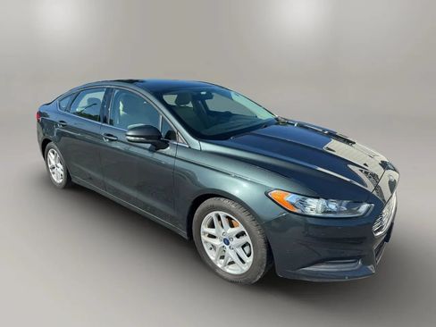 Used 2015 Ford Fusion SE FWD image 5