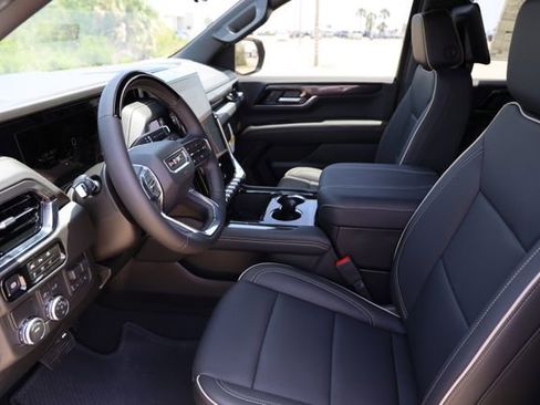 New 2026 GMC Yukon XL Elevation w/ Elevation Premium Package RWD image 13