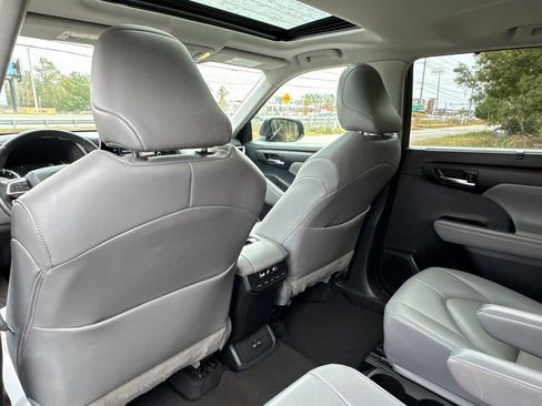 Used 2022 Toyota Highlander XLE image 21