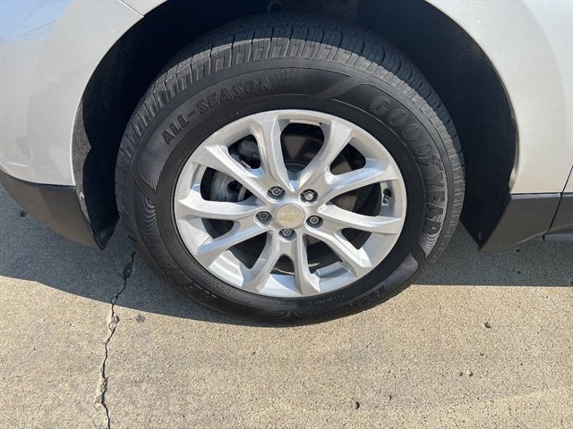 Used 2018 Chevrolet Equinox LT AWD/4WD image 2