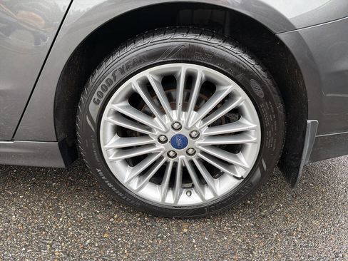 Used 2016 Ford Fusion SE w/ Equipment Group 202A image 3