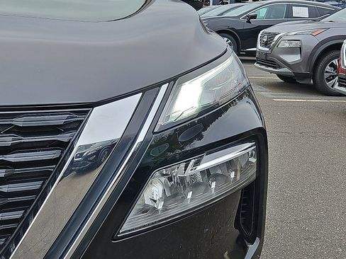 Certified 2023 Nissan Rogue SV image 9