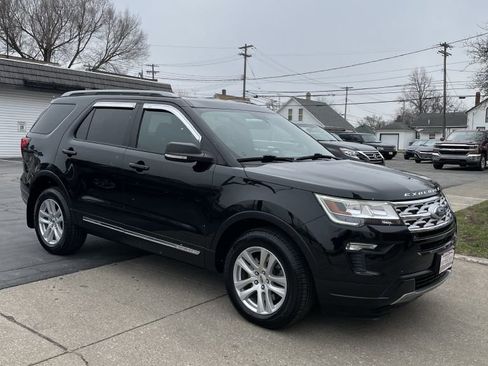 Used 2019 Ford Explorer XLT w/ Equipment Group 201A image 2