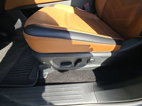 Used 2024 Nissan Pathfinder Platinum FWD image 12