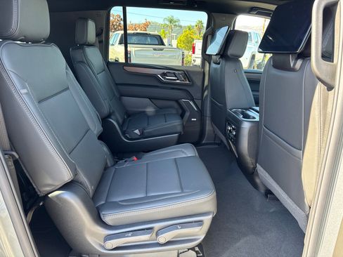 New 2026 GMC Yukon XL Denali w/ Denali Reserve Package image 21