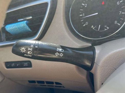 Used 2015 Nissan Rogue SV image 28