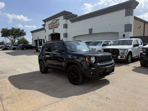 Used 2016 Jeep Renegade Latitude AWD/4WD image 2