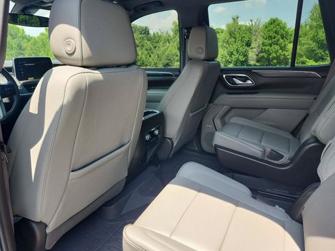 Certified 2022 GMC Yukon SLT w/ SLT Premium Package AWD/4WD image 13