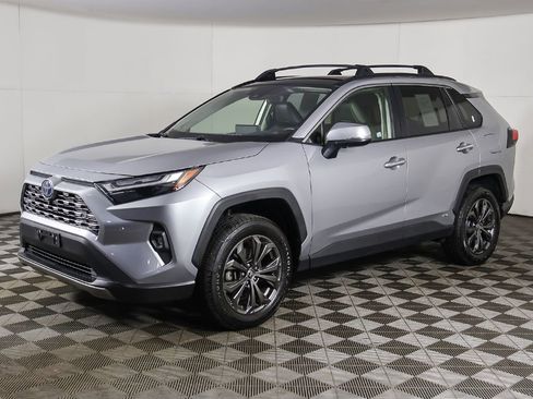 Used 2022 Toyota RAV4 Limited AWD/4WD image 9