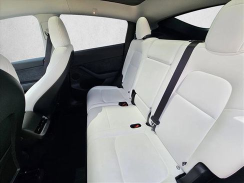 Used 2025 Tesla Model Y Long Range AWD/4WD image 16