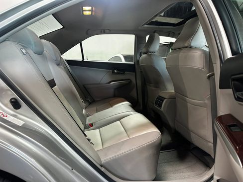 Used 2012 Toyota Camry XLE w/ Leather Pkg FWD image 31