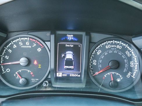 Used 2021 Toyota Tacoma SR AWD/4WD image 23