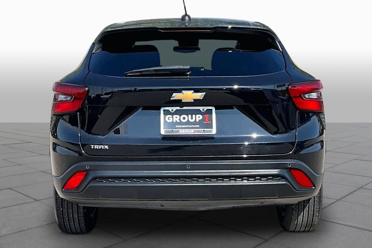 Used 2025 Chevrolet Trax LS w/ LS Convenience Package FWD image 4