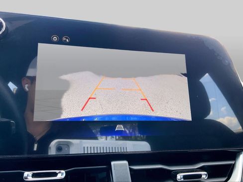 Used 2025 Chevrolet Equinox LT FWD image 27