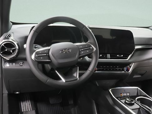 New 2026 Chevrolet Equinox LT w/ Convenience Package II FWD image 9