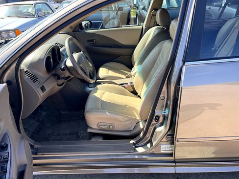 Used 2003 Nissan Altima 3.5 SE image 28