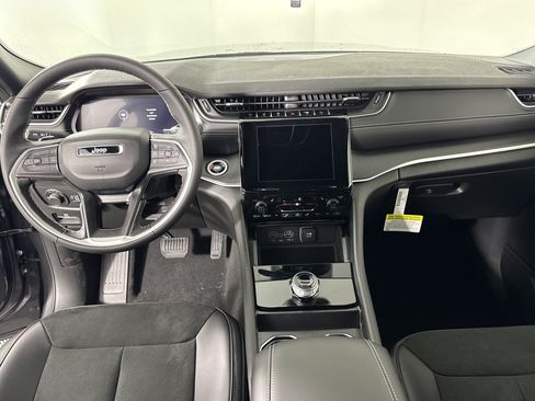 New 2025 Jeep Grand Cherokee Altitude image 15