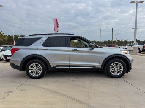 Used 2024 Ford Explorer XLT w/ Equipment Group 202A RWD image 3