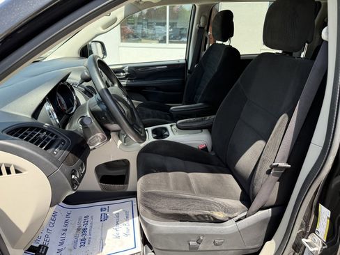 Used 2016 Dodge Grand Caravan SXT FWD image 11