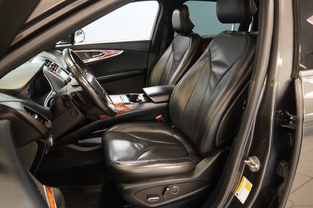 Used 2019 Lincoln Nautilus Reserve AWD/4WD image 3