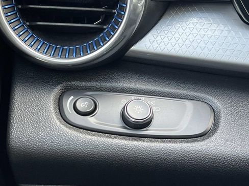 Used 2025 Chevrolet Trax LT image 23