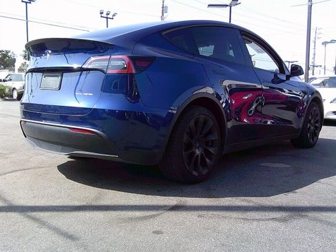 Used 2022 Tesla Model Y Long Range AWD/4WD image 7