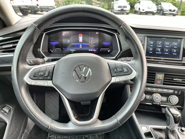 Used 2024 Volkswagen Jetta SE FWD image 13