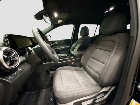 Used 2025 Chevrolet Equinox LT FWD image 23