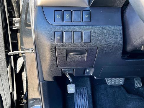 Used 2018 Toyota Highlander XLE image 30