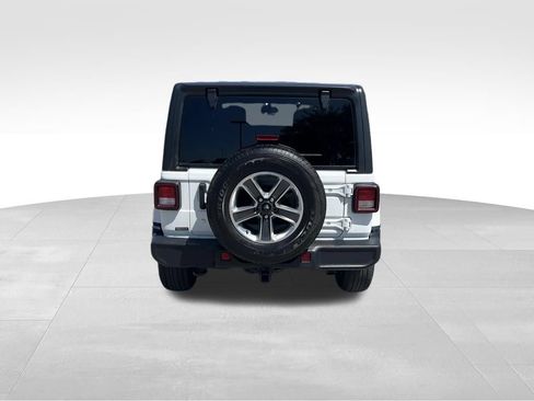Used 2019 Jeep Wrangler Unlimited Sahara AWD/4WD image 5