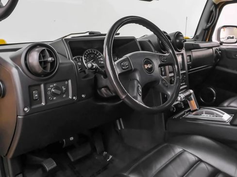 Used 2005 HUMMER H2 SUT Sport Utility Pickup 4D w/ Preferred Equipment Group image 10