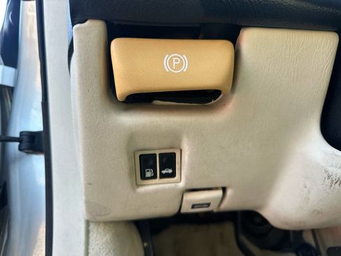 Used 2002 Lexus SC 430 Convertible image 14