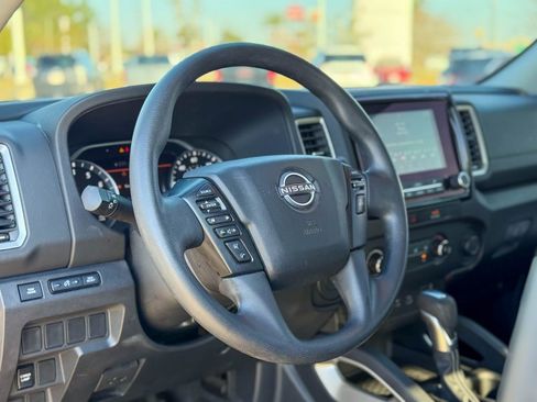 Used 2022 Nissan Frontier SV image 17