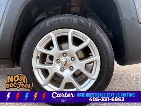 Used 2023 Jeep Renegade Latitude w/ Premium Group AWD/4WD image 7