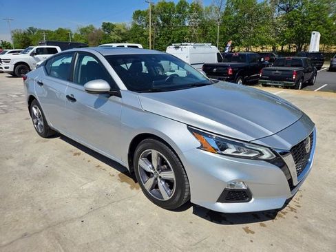 Used 2022 Nissan Altima 2.5 SV w/ SV Premium Package AWD/4WD image 18