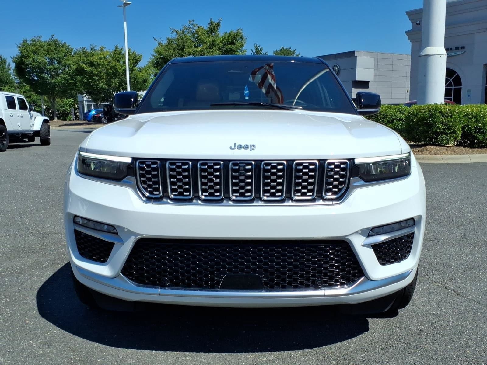 Used 2023 Jeep Grand Cherokee Summit w/ Advanced Protech Group IV AWD/4WD image 15