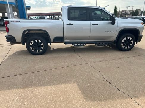 Used 2020 Chevrolet Silverado 2500 Custom w/ Custom Convenience Package AWD/4WD image 7