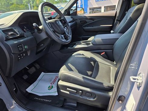 Used 2025 Honda Passport Black Edition image 10