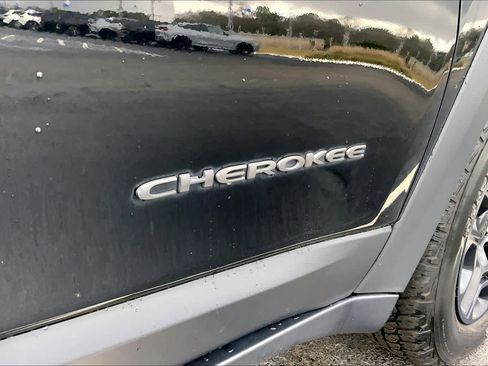 Used 2022 Jeep Cherokee Trailhawk w/ Trailer Tow Group image 10