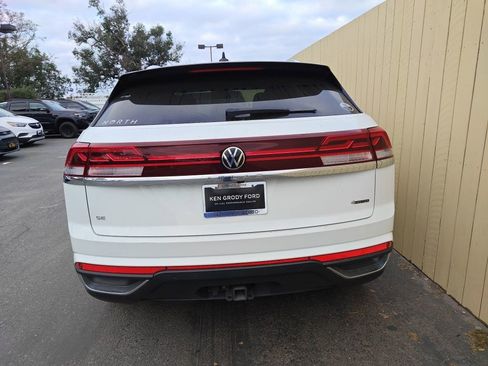 Used 2024 Volkswagen Atlas Cross Sport SE image 19