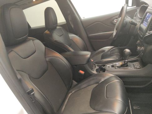 Used 2020 Jeep Cherokee Latitude Plus FWD image 21