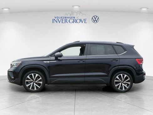 Certified 2023 Volkswagen Taos SE w/ Panoramic Sunroof Package AWD/4WD image 4