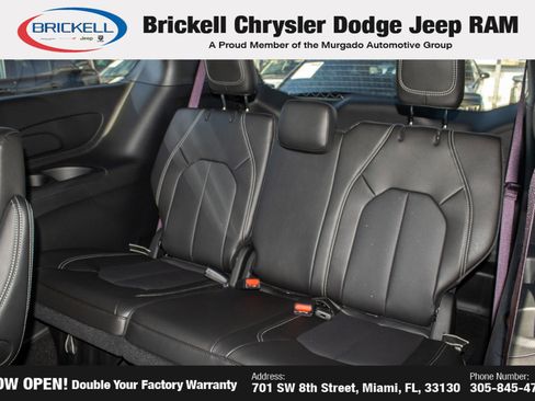 New 2025 Chrysler Pacifica Select image 19