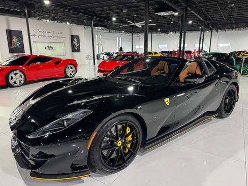 Used 2022 Ferrari 812 GTS image 3